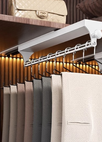 Pull-out trouser rack